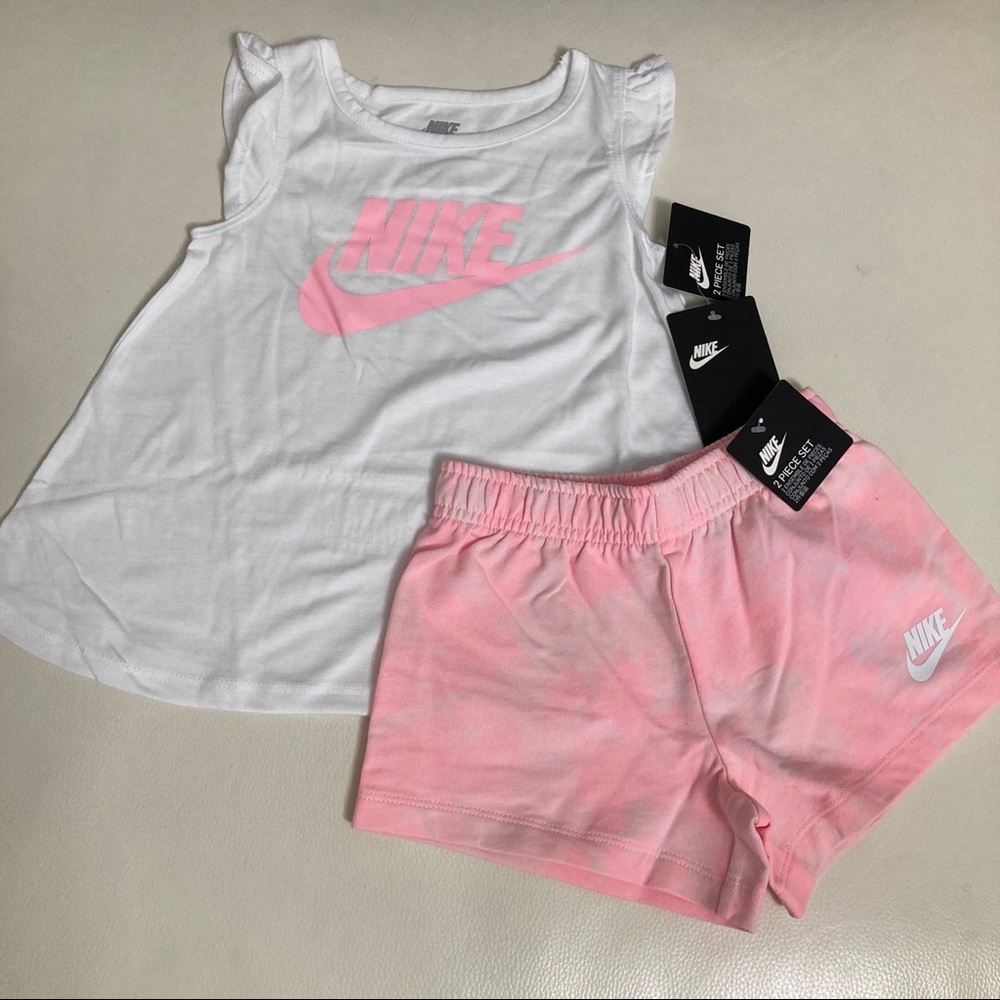 Nike cute sleeveless ruffle top shorts set